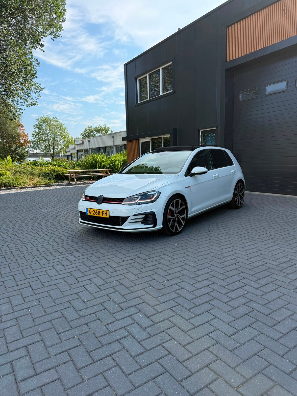 Volkswagen Golf 2.0 TSI 245pk 7-DSG 5D 2018 Wit, Auto's, Volkswagen, Stof, Zwart, 4 cilinders, 1984 cc