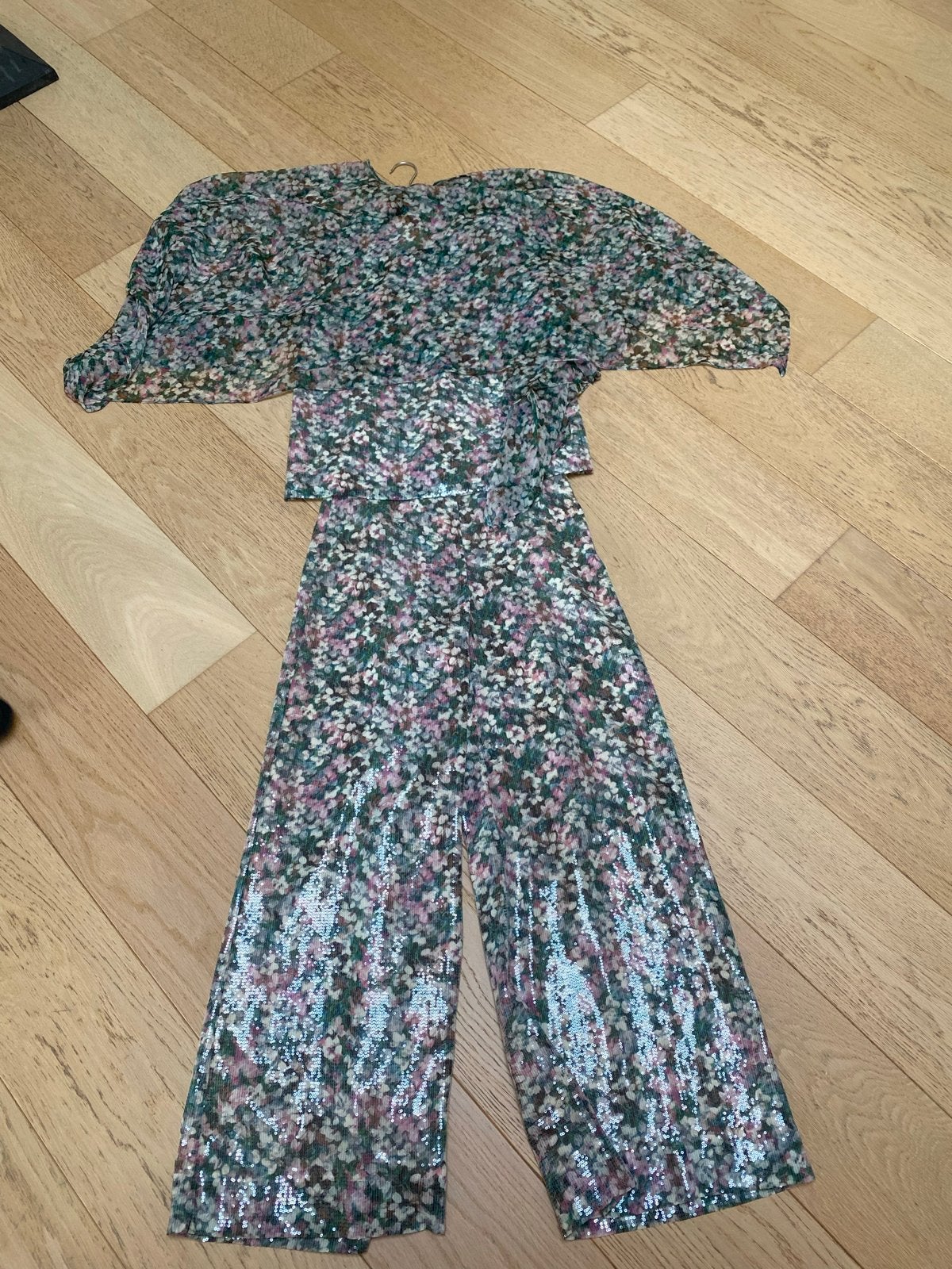 Nw Max Mara exclusief Pak Broek, Blouse & Sjaal mt 36, Meerkleurig, Nieuw, Ophalen of Verzenden, Maat 36 (S)