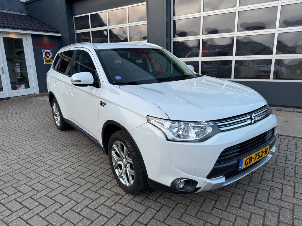 Mitsubishi Outlander 2.0 PHEV Business Edition X-Line, Auto's, Mitsubishi, Automaat, Zwart, Leder en Stof, Wit