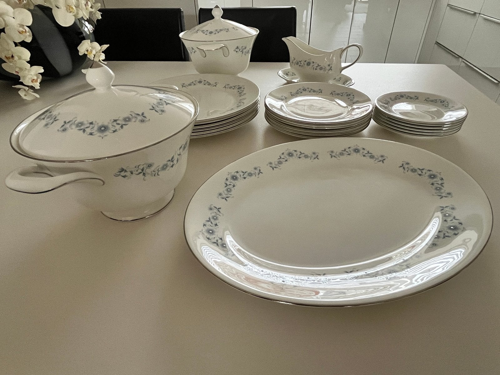 Uniek 22-delig Wedgwood Josephine Blue Flowers servies, Ophalen, Gebruikt, Wedgwood, Porselein