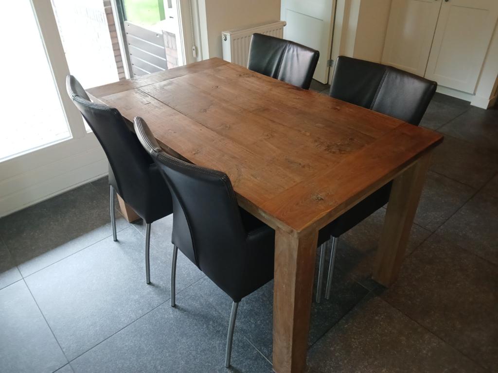 Robuuste houten eettafel met 4 stoelen, Huis en Inrichting, Tafels | Eettafels, Gebruikt, 100 tot 150 cm, 50 tot 100 cm, Rustiek, Modern