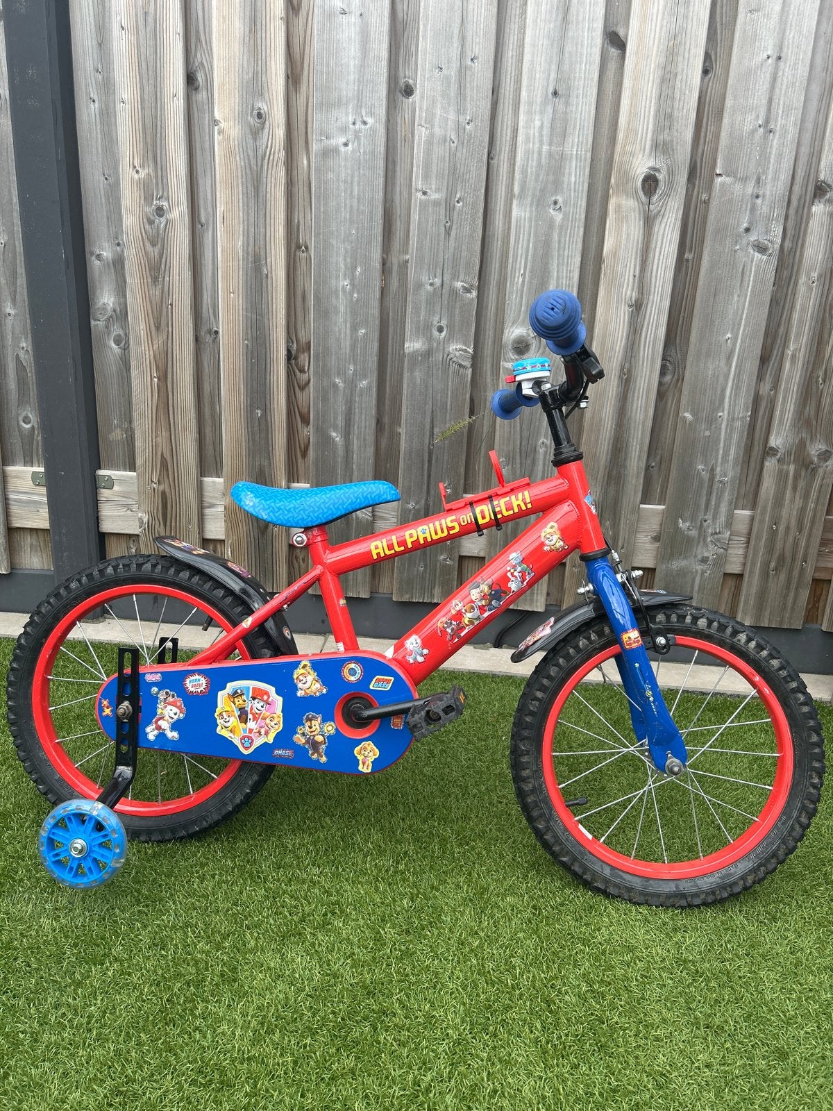Paw Patrol fiets 16 inch - Gebruikt, trappers te vervangen, Fietsen en Brommers, Ophalen, Zijwieltjes, Velgrem, 16 tot 20 inch
