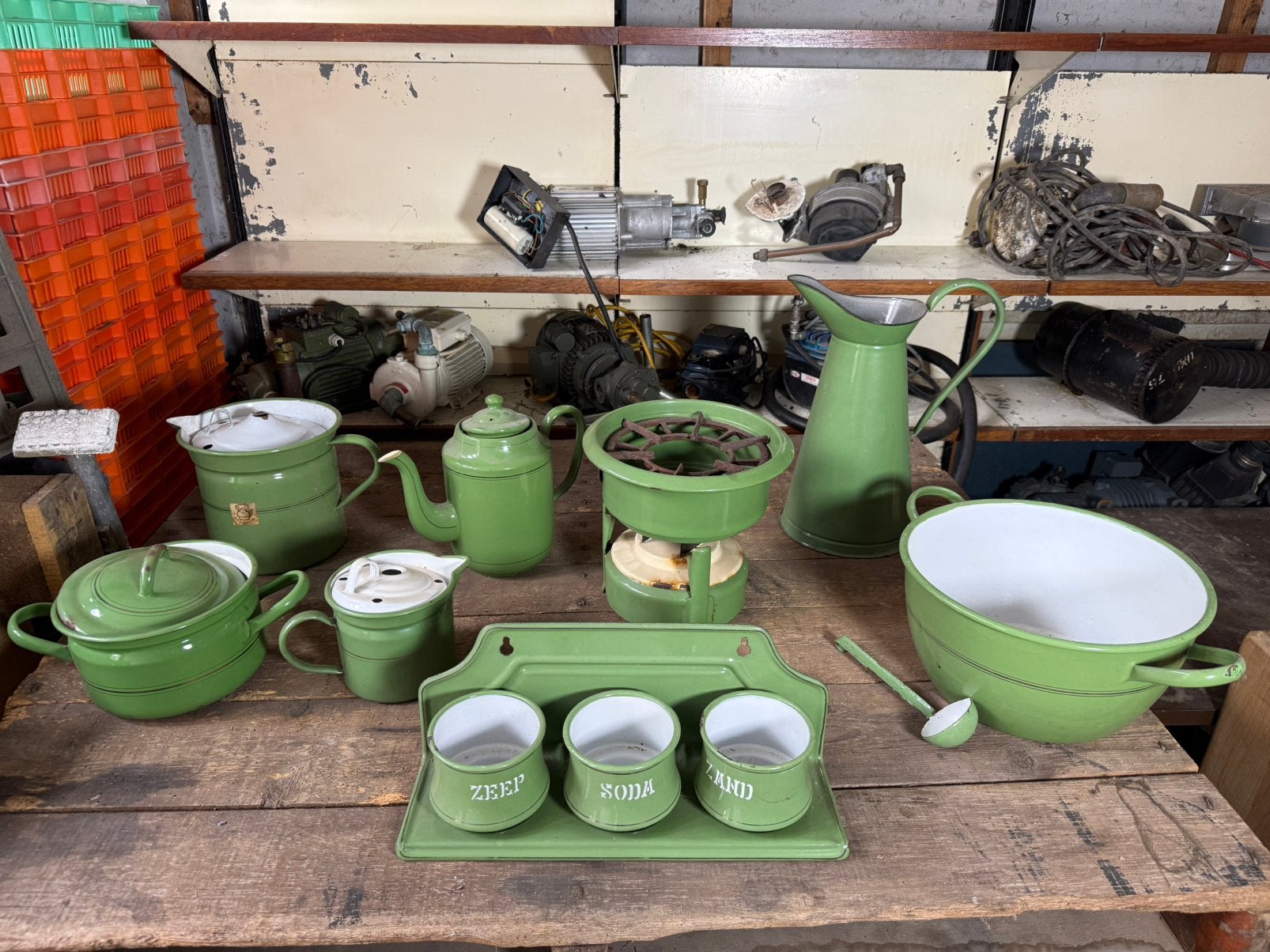 Oude groene emaille set, Ophalen