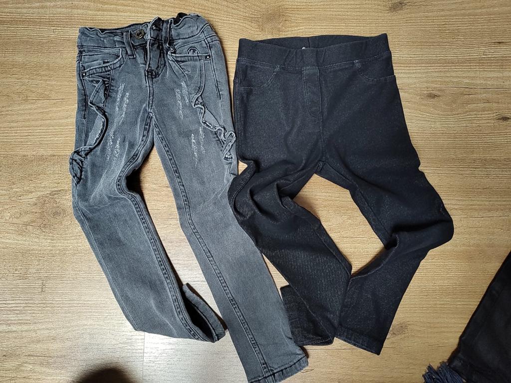 Twee zwarte/grijze broeken maat 104, Kinderen en Baby's, Kinderkleding | Maat 104, Ophalen, Zo goed als nieuw, Meisje, Broek