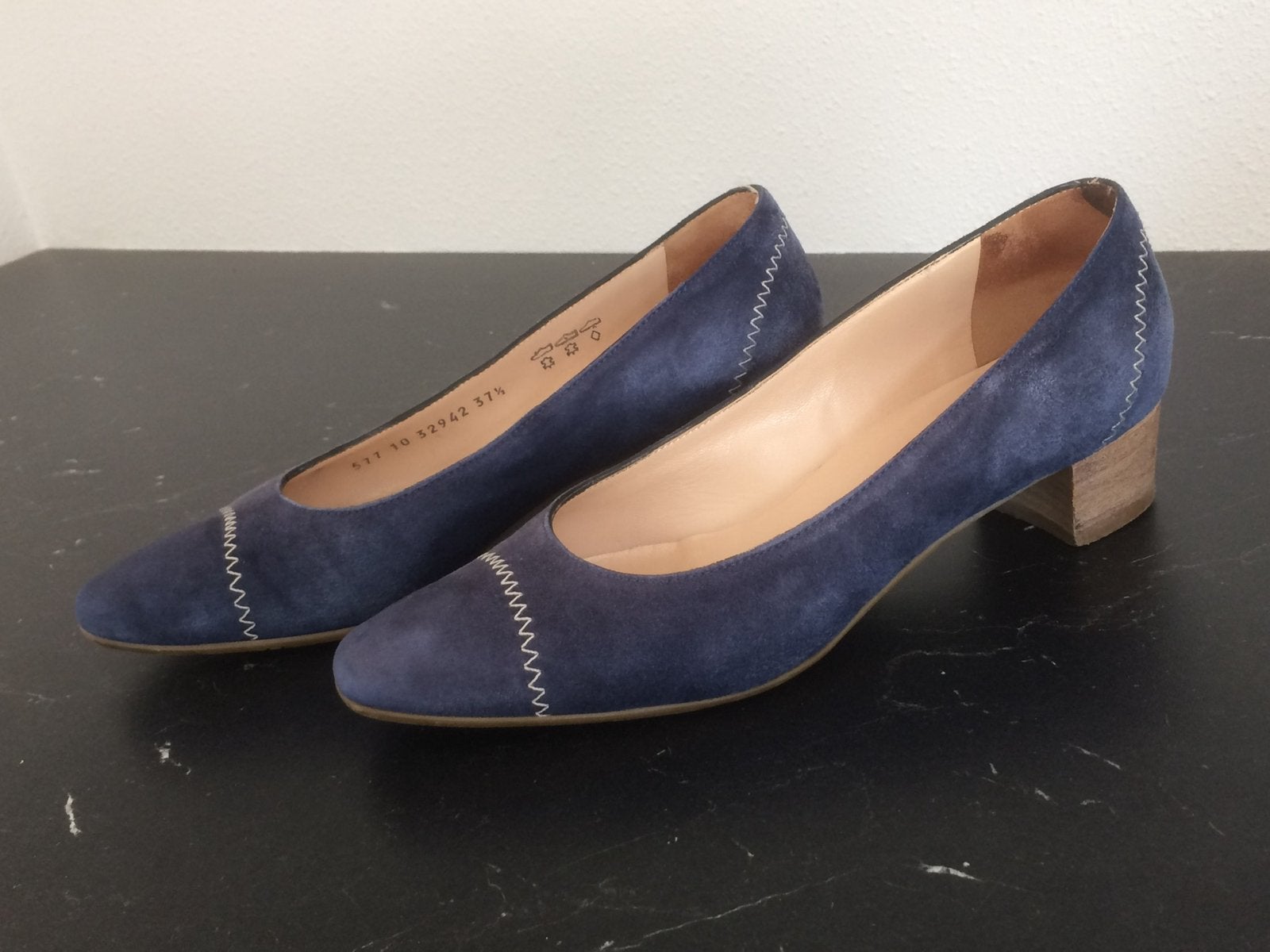 Blauwe suède pumps maat 37 1/2, klein hakje, Mauro Teci, Kleding | Dames, Schoenen, Schoenen met lage hakken, Blauw, Ophalen of Verzenden