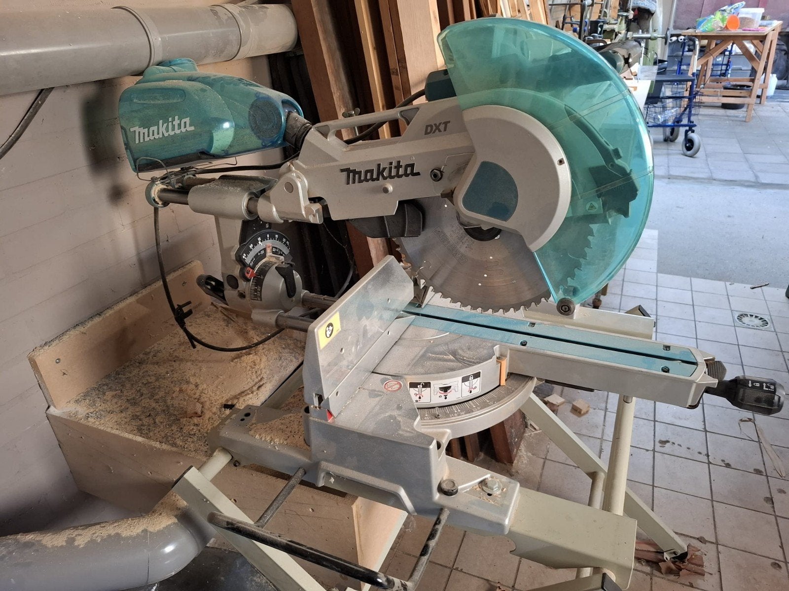 Grote partij hout bewerkingsmachines, Ophalen, 1200 watt of meer, Lintzaag, 70 mm of meer