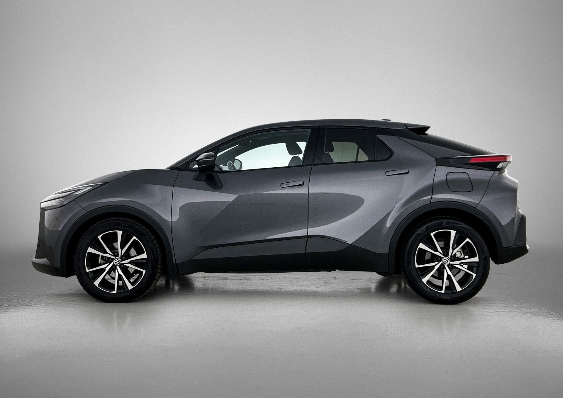 Toyota C-HR 1.8 Hybrid 140 Dynamic (bj 2024, automaat), Auto's, 12 maanden, Stof, 4 cilinders, 122 pk