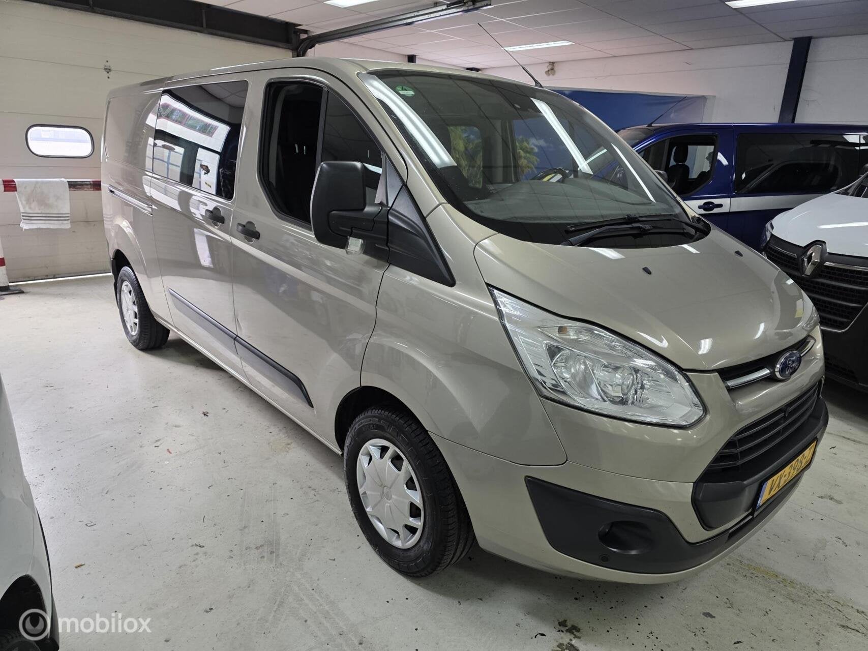 Ford Transit Custom 290 2.0 TDCI L2H1 Ambiente DC, Euro 6, 4 cilinders, Start-stop-systeem, Origineel Nederlands