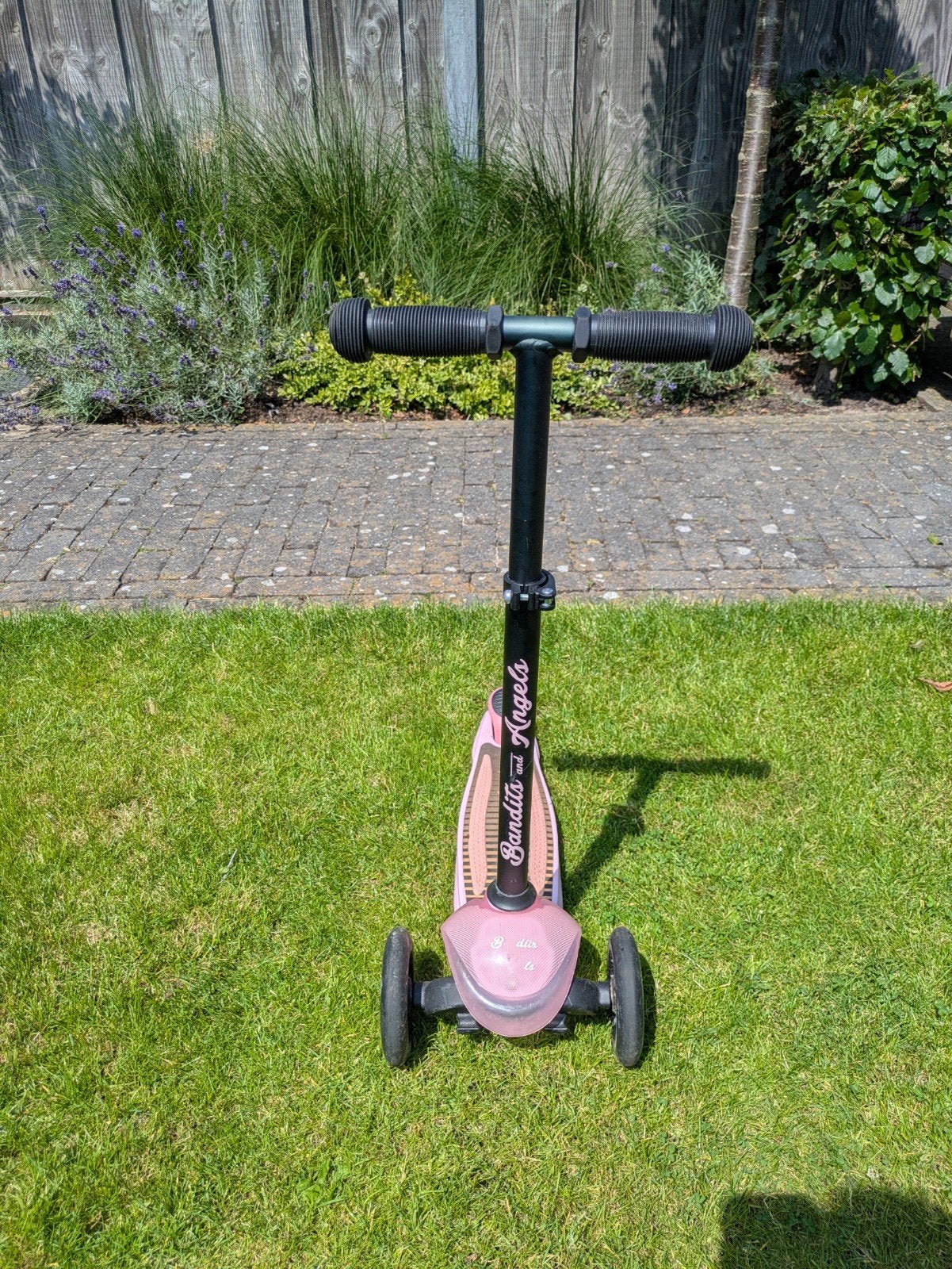 Roze step van Bandits and Angels, Fietsen en Brommers, Steps, Ophalen of Verzenden, Gebruikt, Gewone step, Bandits and Angels