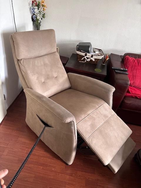 Elektrische relaxfauteuil met sta-op-functie, Huis en Inrichting, Fauteuils, Ophalen, Gebruikt, 75 tot 100 cm, 75 tot 100 cm