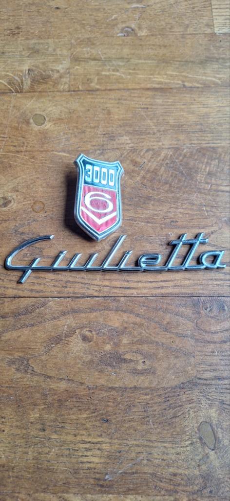 Klassieke emblemen Alfa Romeo  Giulietta en  Ford V 6 3000, Ophalen of Verzenden