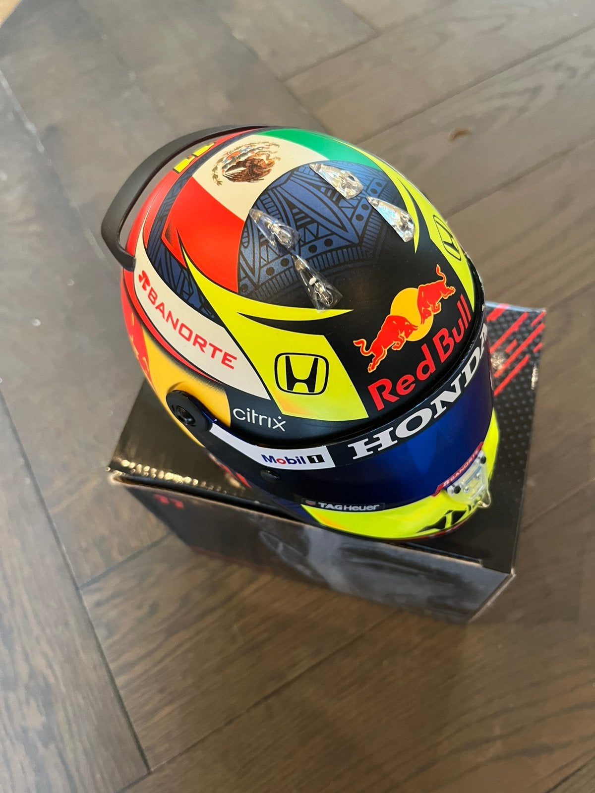 Sergio Pérez Red Bull Racing Replica Helm – nieuw, Verzamelen, Ophalen of Verzenden, Nieuw, Formule 1