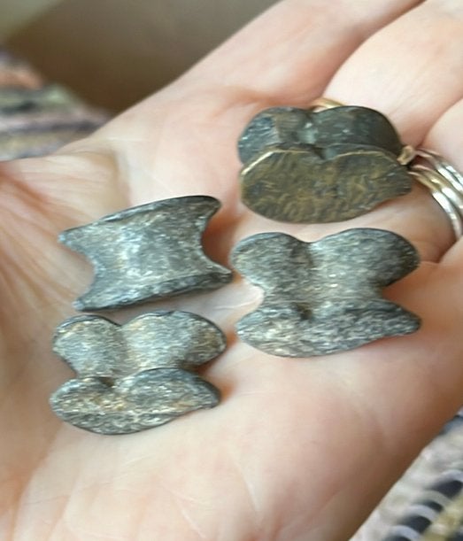 Bodemvondst….4 Bikkels …Eeuwenoud Spel, Ophalen of Verzenden
