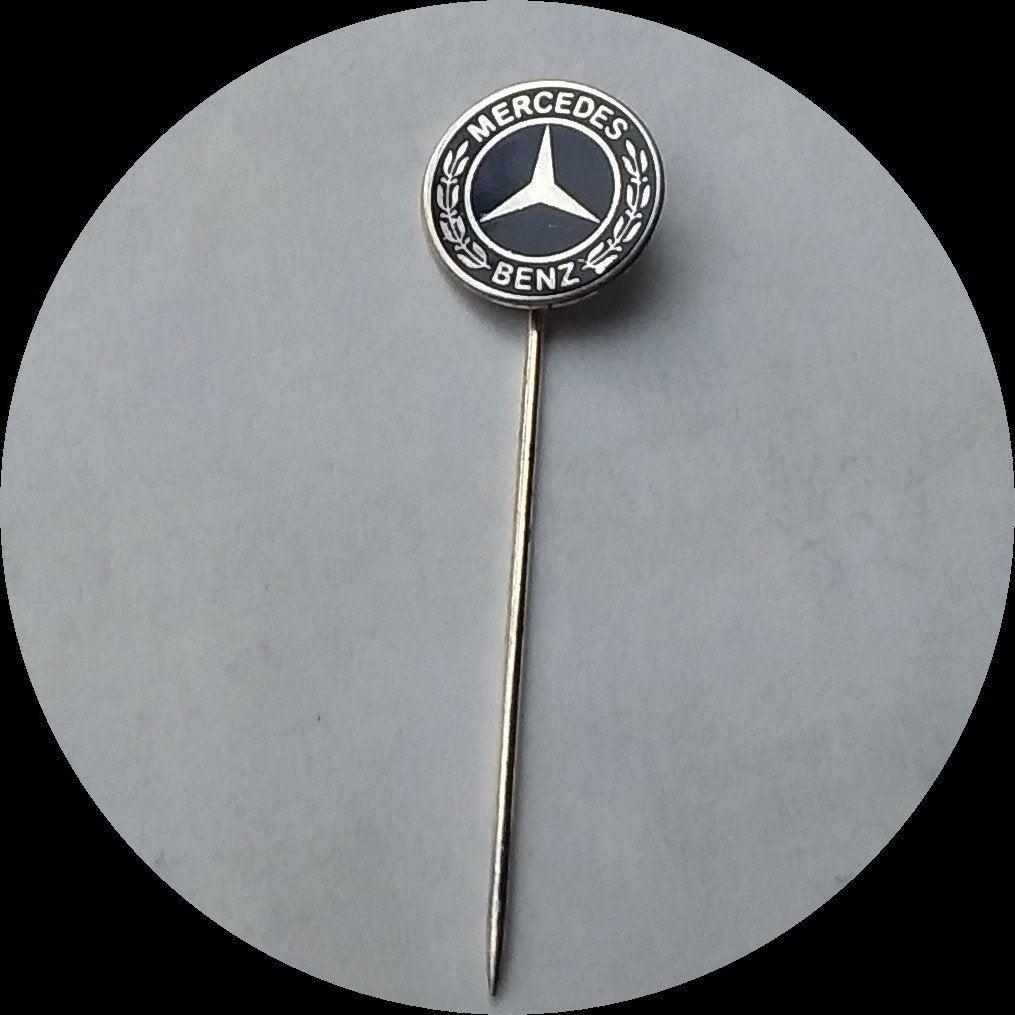 MERCEDES BENZ speldje 10 mm, Verzamelen, Speldjes, Pins en Buttons, Ophalen of Verzenden, Zo goed als nieuw, Transport, Speldje of Pin