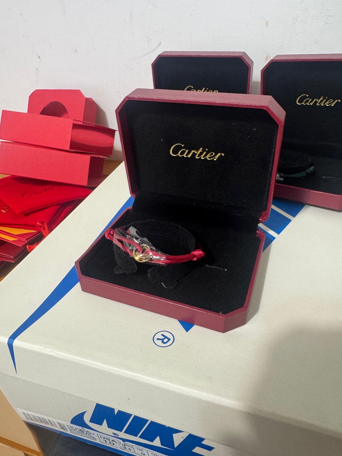 Cartier Trinity Bracelet rood, Ophalen of Verzenden, Nieuw, Rood