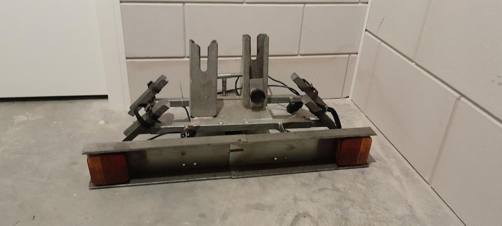 Universele fietsendrager voor op trekhaak, voor 2 fietsen, Auto diversen, Fietsendragers, Ophalen, 2 fietsen, Gebruikt, Trekhaakdrager