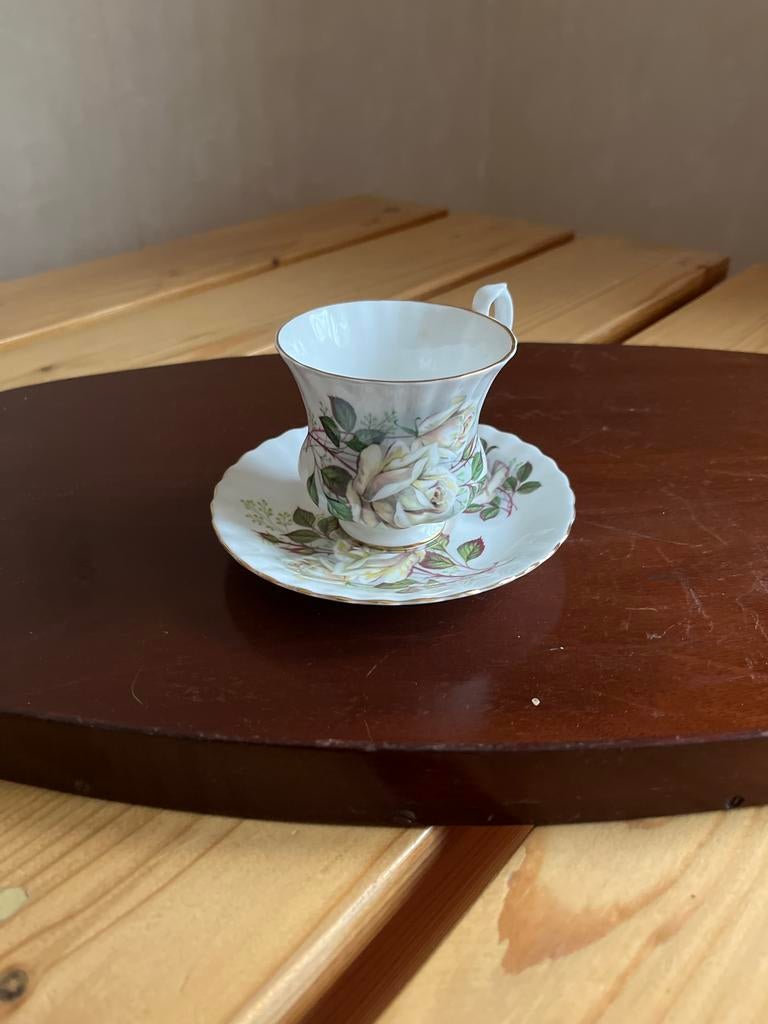 Richmond Bone China kop en schotel met rozen, Ophalen
