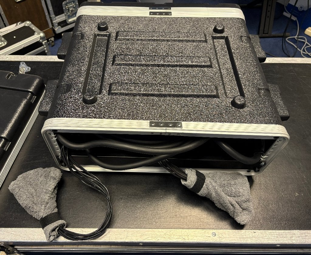 Behringer Ultralink MS8000 Splitter in flightcase, Ophalen, Zo goed als nieuw, 5 tot 10 kanalen, Microfooningang