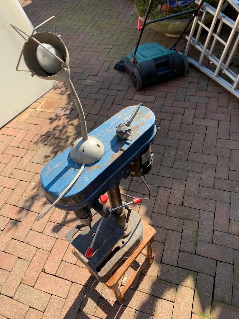 Te koop  Lematec Tafel kolomboormachine  220 v io., Ophalen, Gebruikt, Kolomboormachine, Variabele snelheid