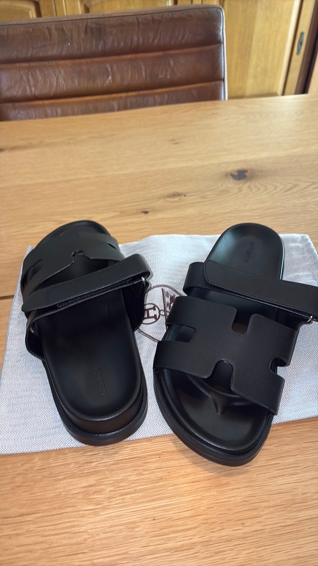 Hermes slippers MAAT42, Kleding | Heren, Ophalen, Zo goed als nieuw, Zwart