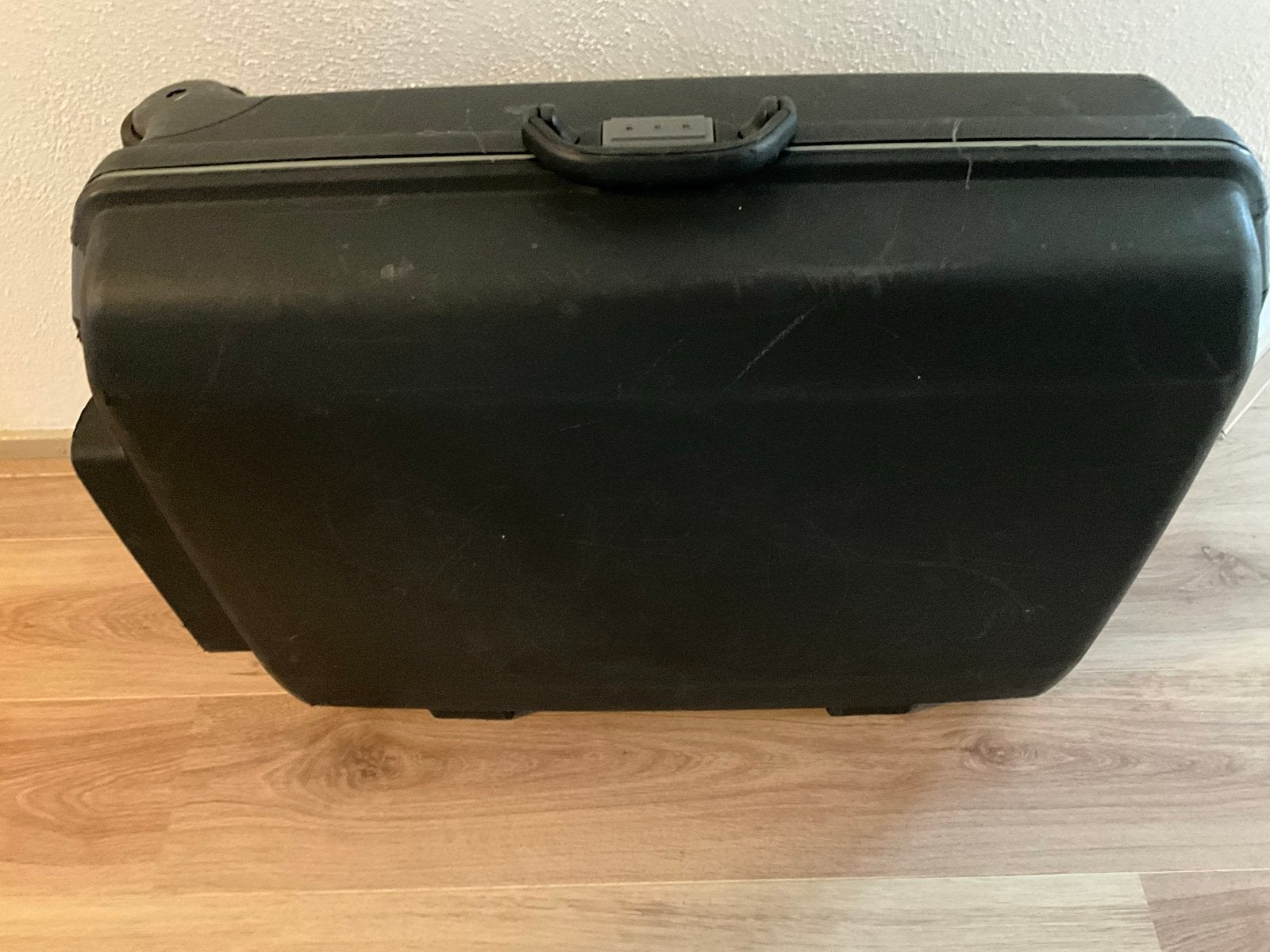 American Tourister koffer met wieltjes, Sieraden, Tassen en Uiterlijk, Koffers, Gebruikt, Hard kunststof, 35 tot 45 cm, Uitschuifbare handgreep