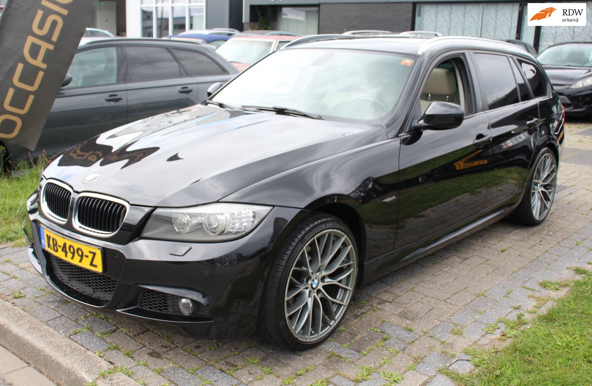 BMW 3-serie Touring 320i High Executive €3.995,- Panorama, Euro 5, Achterwielaandrijving, Beige, 4 cilinders