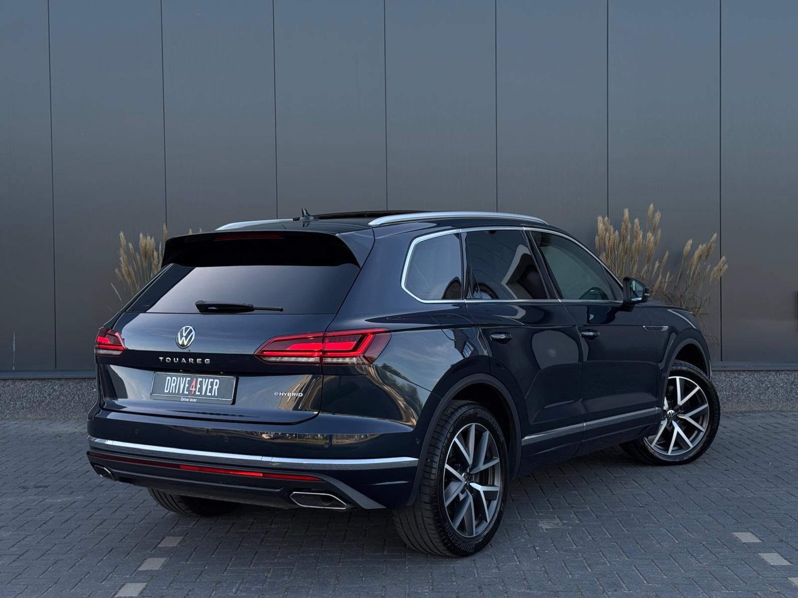 Volkswagen Touareg 3.0 TSi eHybrid 4MOTION PANO|LEDER|LED|CA, Automaat, Dealer onderhouden, Gebruikt, Zwart