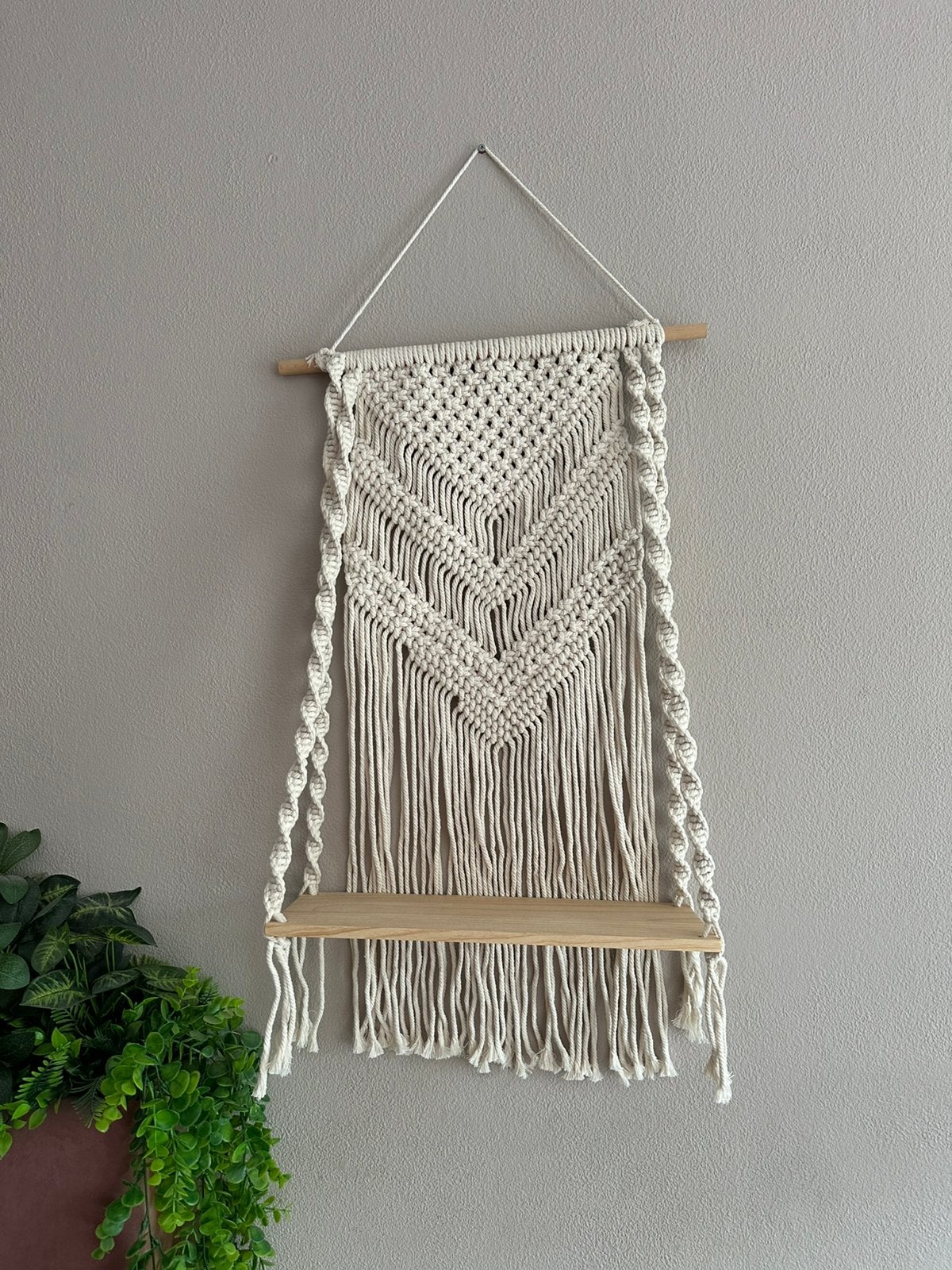 Macramé wandhanger met houten plankje – boho, Ophalen, Zo goed als nieuw, Wandhanger