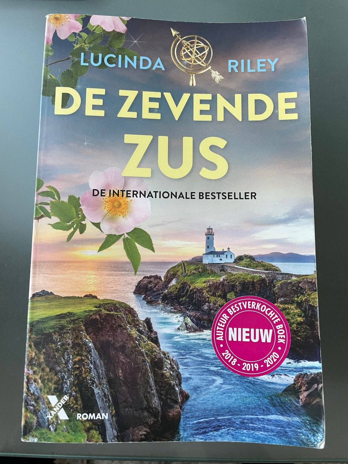 Lucinda Riley - De Zeven Zussen - De zevende zus, Ophalen of Verzenden, Zo goed als nieuw, Nederland