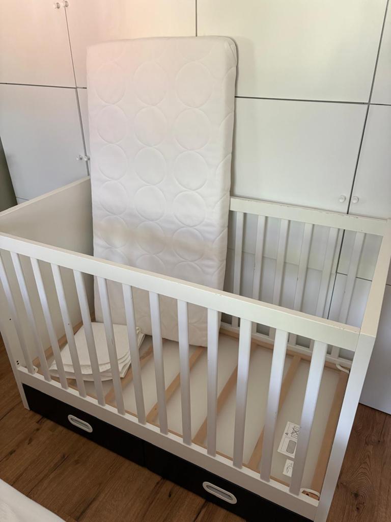 Ikea Stuva ledikant met lades/peuterbed met matras, Kinderen en Baby's, Ophalen, Zo goed als nieuw, Ledikant