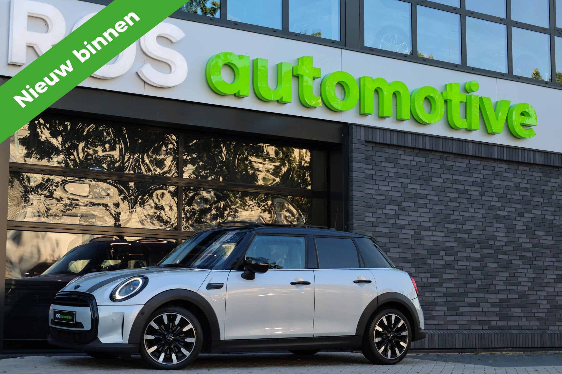 MINI 5-deurs 1.5 Cooper Camden Edition | PANO | STOEL+STUURW, Auto's, Dealer onderhouden, 136 pk, Gebruikt, Zwart