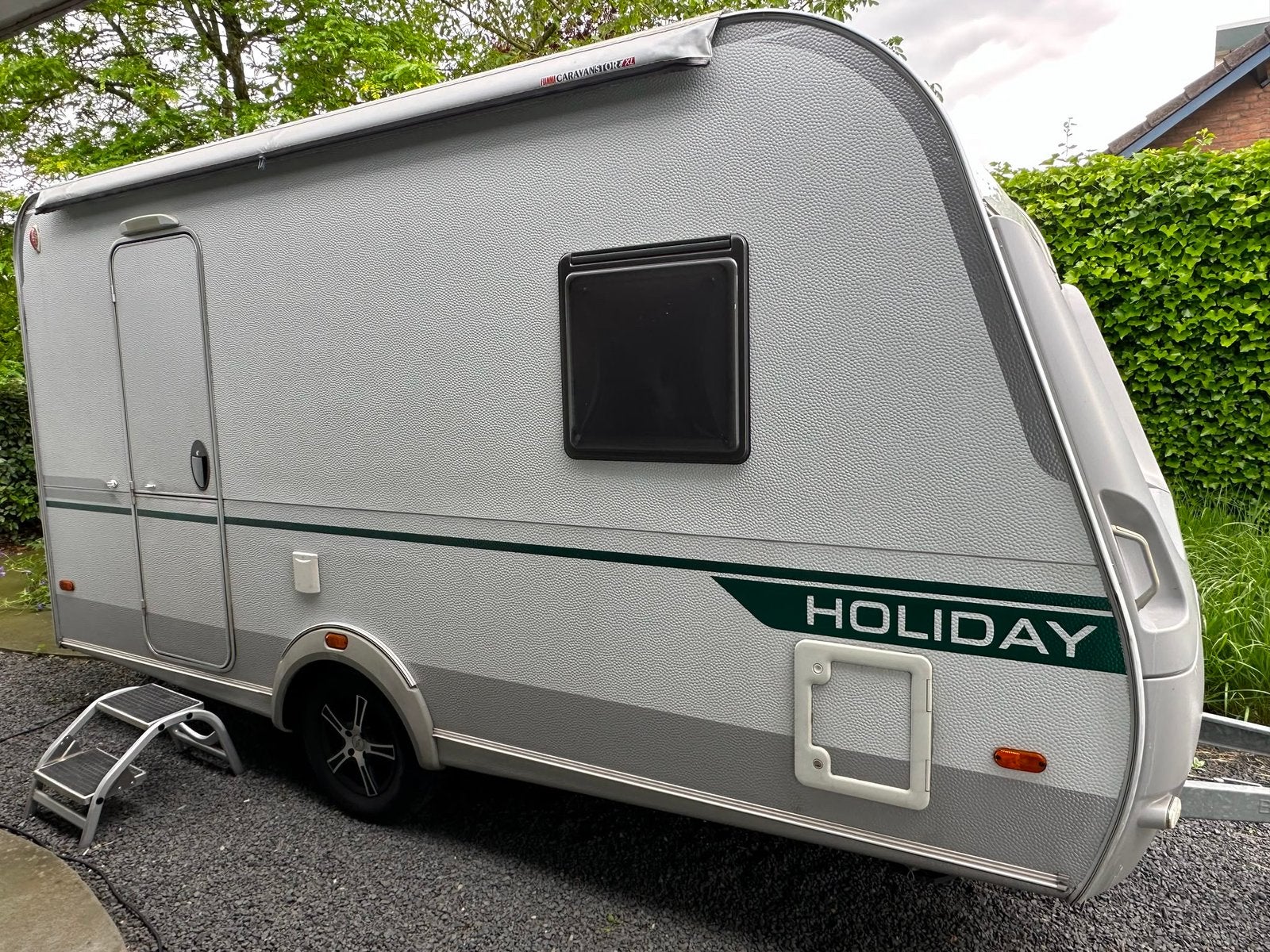 Eifelland Holiday 395, Caravans en Kamperen, Frans bed, Treinzit, Schokbreker, Tot 4 meter