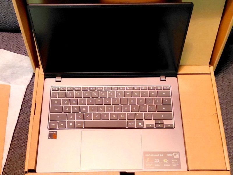 NIEUWE ASUS VIVOBOOK S14 – SNAPDRAGON X – € 400, Computers en Software, Ophalen of Verzenden, Nieuw, 15 inch, SSD