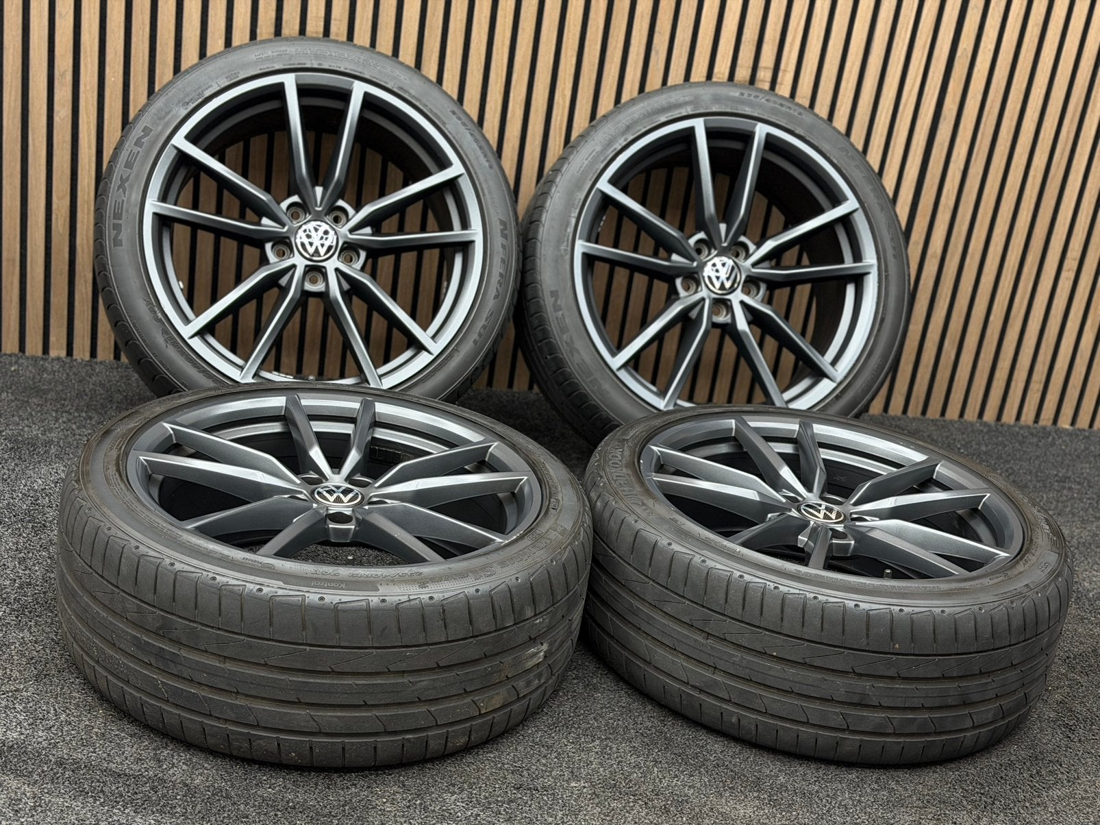Originele 19 inch VW Passat B8 Pretoria 5x112 ET44 235/40/19, Auto-onderdelen, Banden en Velgen, ., Banden en Velgen, 235 mm, .