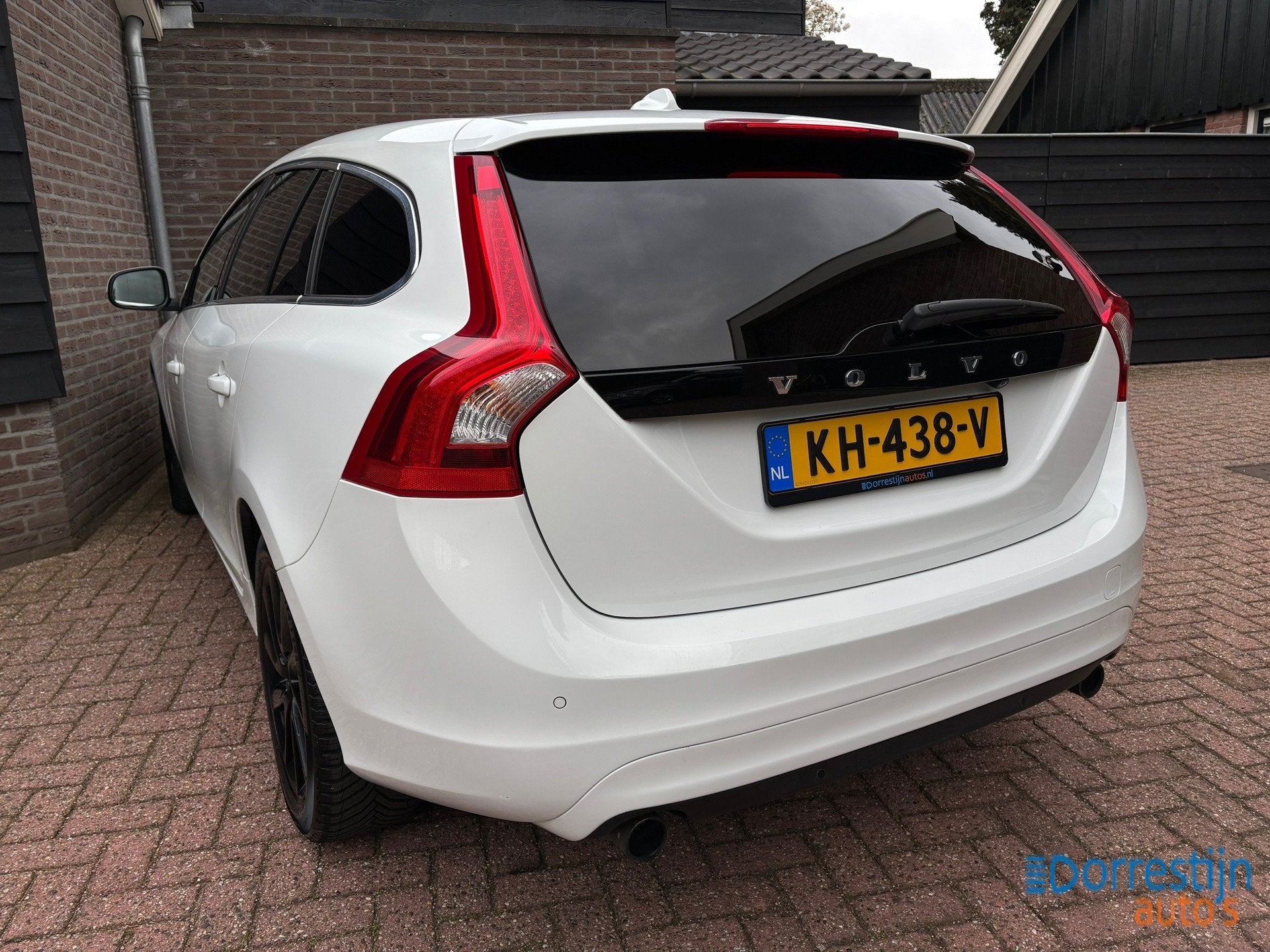 Volvo V60 1.5 T2 Momentum | Automaat | Leder | Camera | Schu, Auto's, Dealer onderhouden, 4 cilinders, 84 €/maand, 750 kg