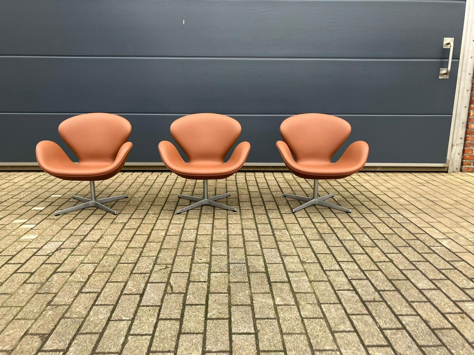 3x Fritz Hansen Swan chair Cognac leder, NIEUWstaat!!, Ophalen of Verzenden, Knoll vitra elda b&b italia sede cassina artifort togo leolux