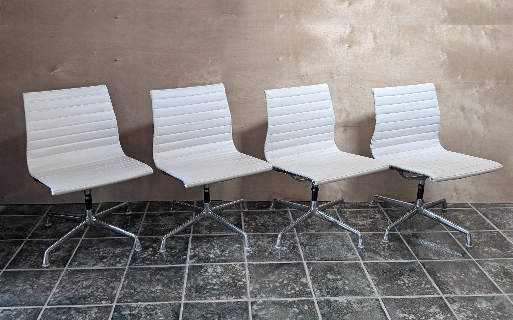 4x vintage Vitra Eames EA106 design stoelen setprijs €1000,-, Huis en Inrichting, Vitra, Gebruikt, Wit, Ophalen of Verzenden