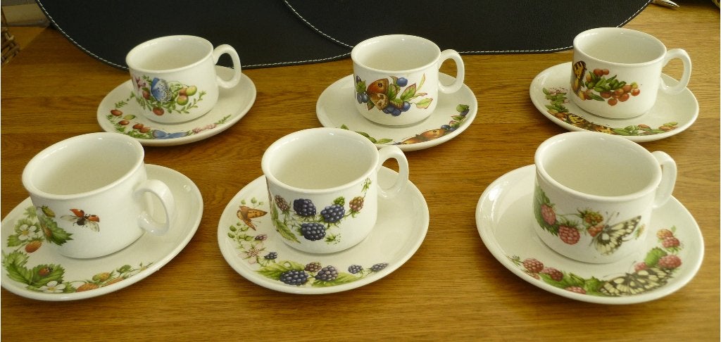 Set 6 theekopjes met schotels - Bosvruchten Marjolein Bastin, Huis en Inrichting, Keuken | Servies, Ophalen of Verzenden, Zo goed als nieuw