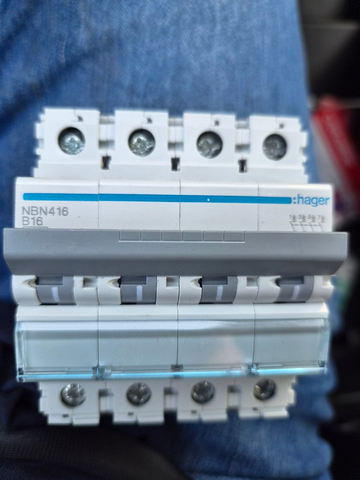 Hager NBN416 B16 Installatieautomaat, Ophalen