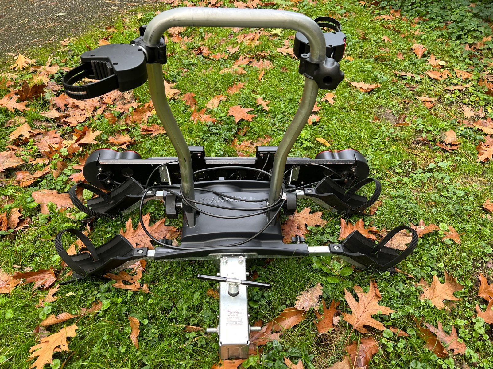 Te Koop Twinny Load E-Carrier 2, Auto diversen, Ophalen, Zo goed als nieuw, 2 fietsen, Trekhaakdrager