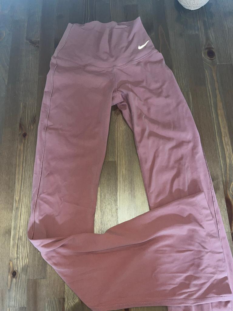 Roze Nike flared legging - XS - Zo goed als nieuw, Legging, Overige maten, Ophalen of Verzenden, Zo goed als nieuw