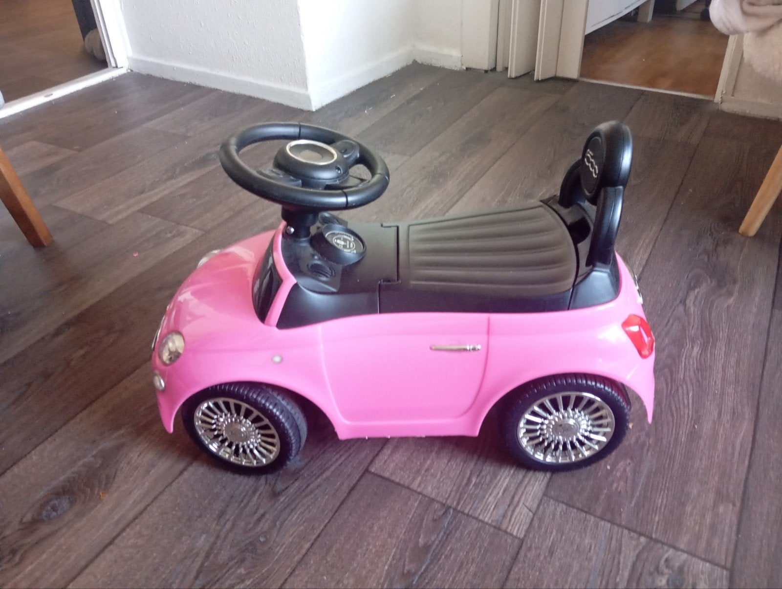 Roze Fiat 500 loopauto voor kinderen met toeter geluid, Ophalen of Verzenden, Gebruikt, Loopvoertuig