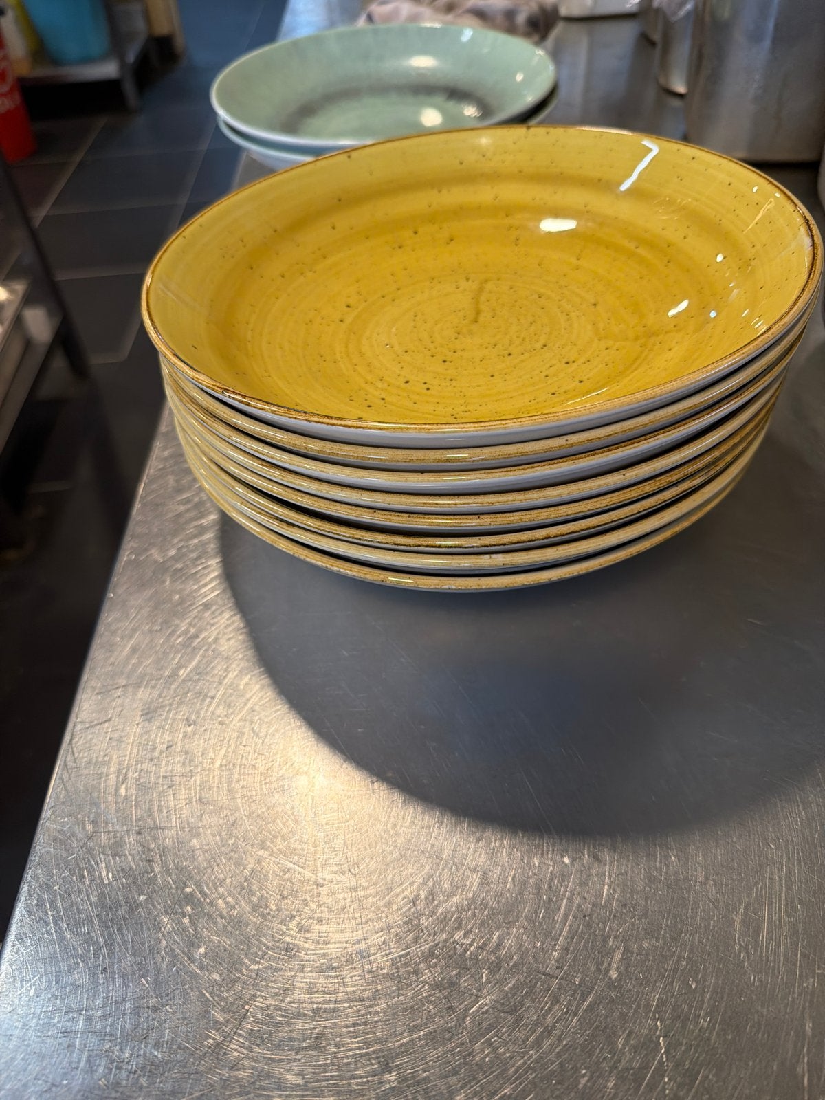 Set van 8 Gele Diepe Borden - Zo goed als nieuw, Ophalen of Verzenden, Zo goed als nieuw, Keramiek, Bord(en)