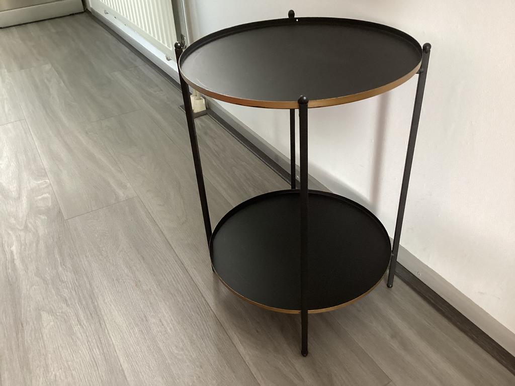 Tafeltje. Zwart met messing. H 49 cm Diameter 35 cm, Ophalen, Gebruikt, Rond, Metaal of Aluminium