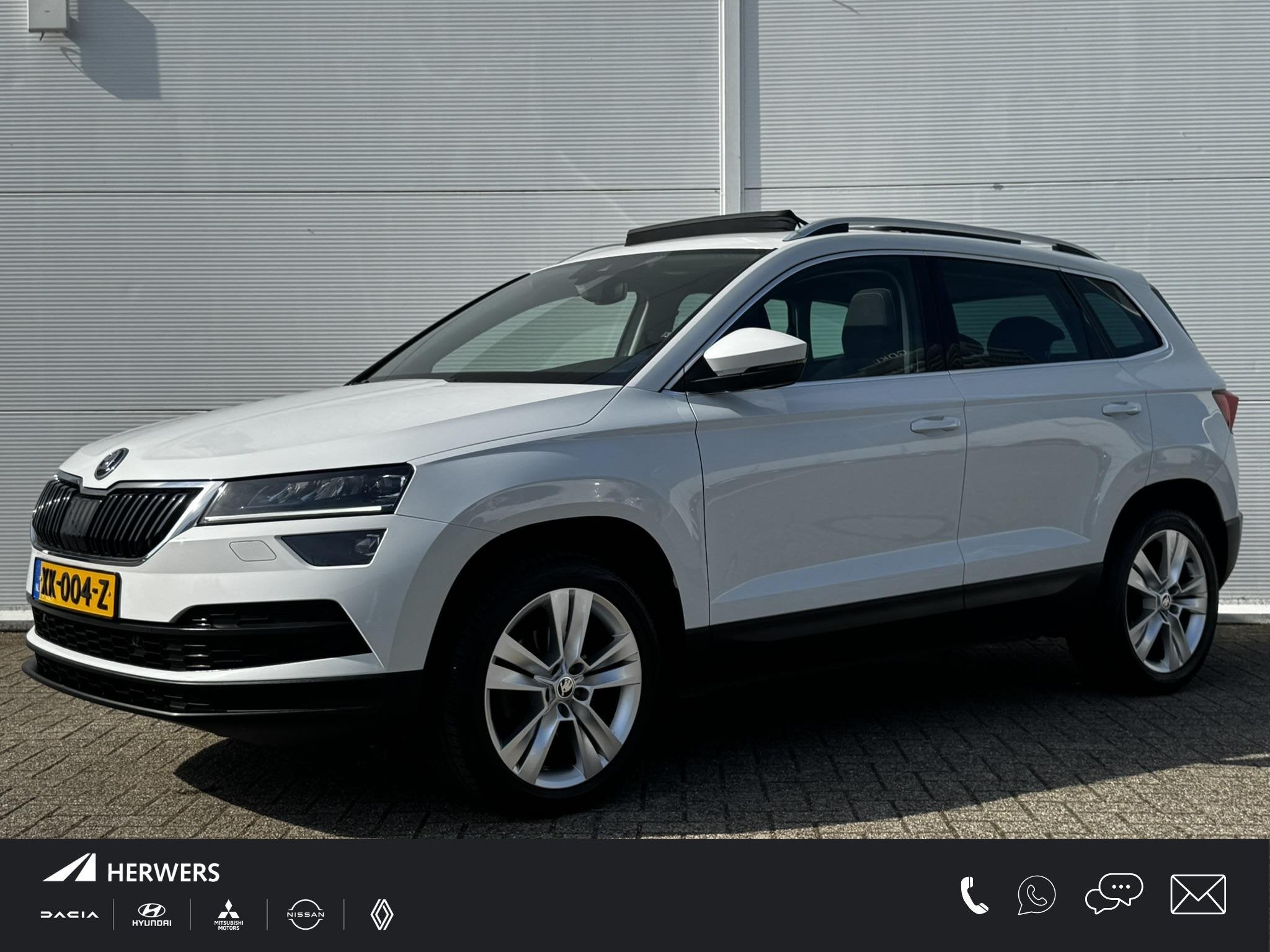 Skoda Karoq 1.5 TSI ACT Style Business / Navigatie + Apple C, Auto's, Skoda, Stof, 4 cilinders, 150 pk, Wit