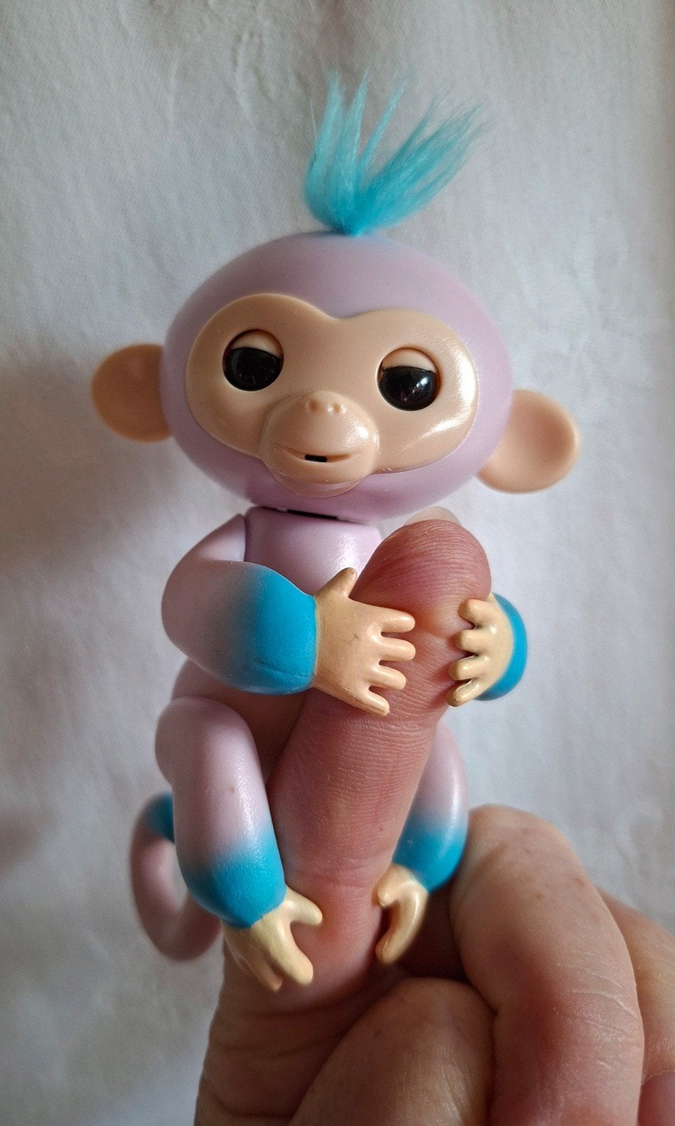 WowWee Fingerlings aapje paars/blauw ( Candi ) interactief, Ophalen of Verzenden, Gebruikt, Jongen of Meisje