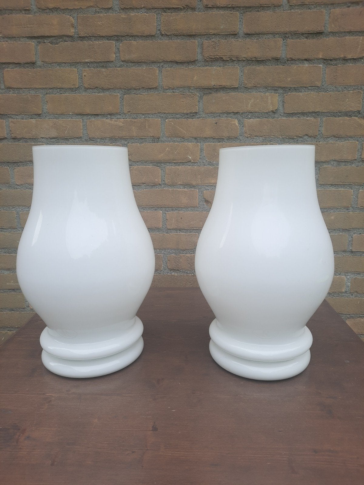 2 vintage riverdale  vazen, Ophalen, Wit, Matte afwerking, Glas