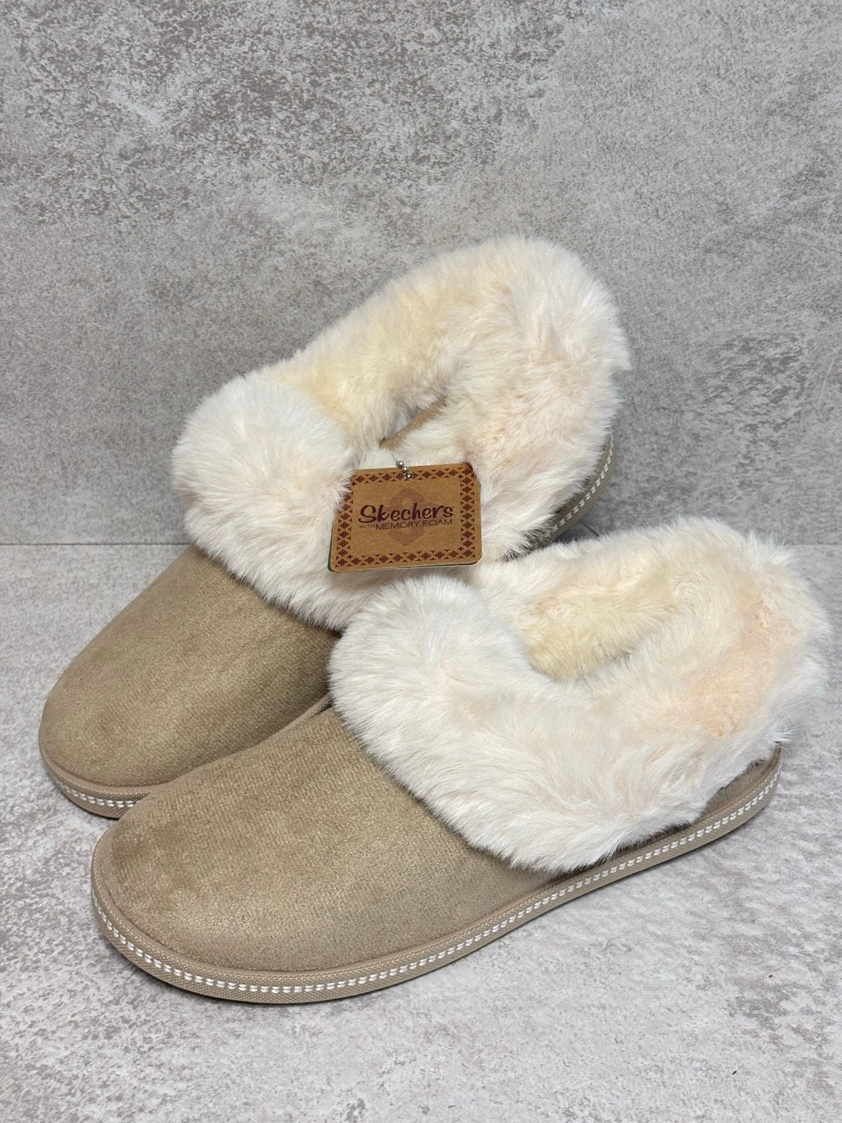 Skechers Pantoffels sloffen dames maat 36 - Nieuw - 1331, Beige, Nieuw, Ophalen of Verzenden, Pantoffels of Sloffen
