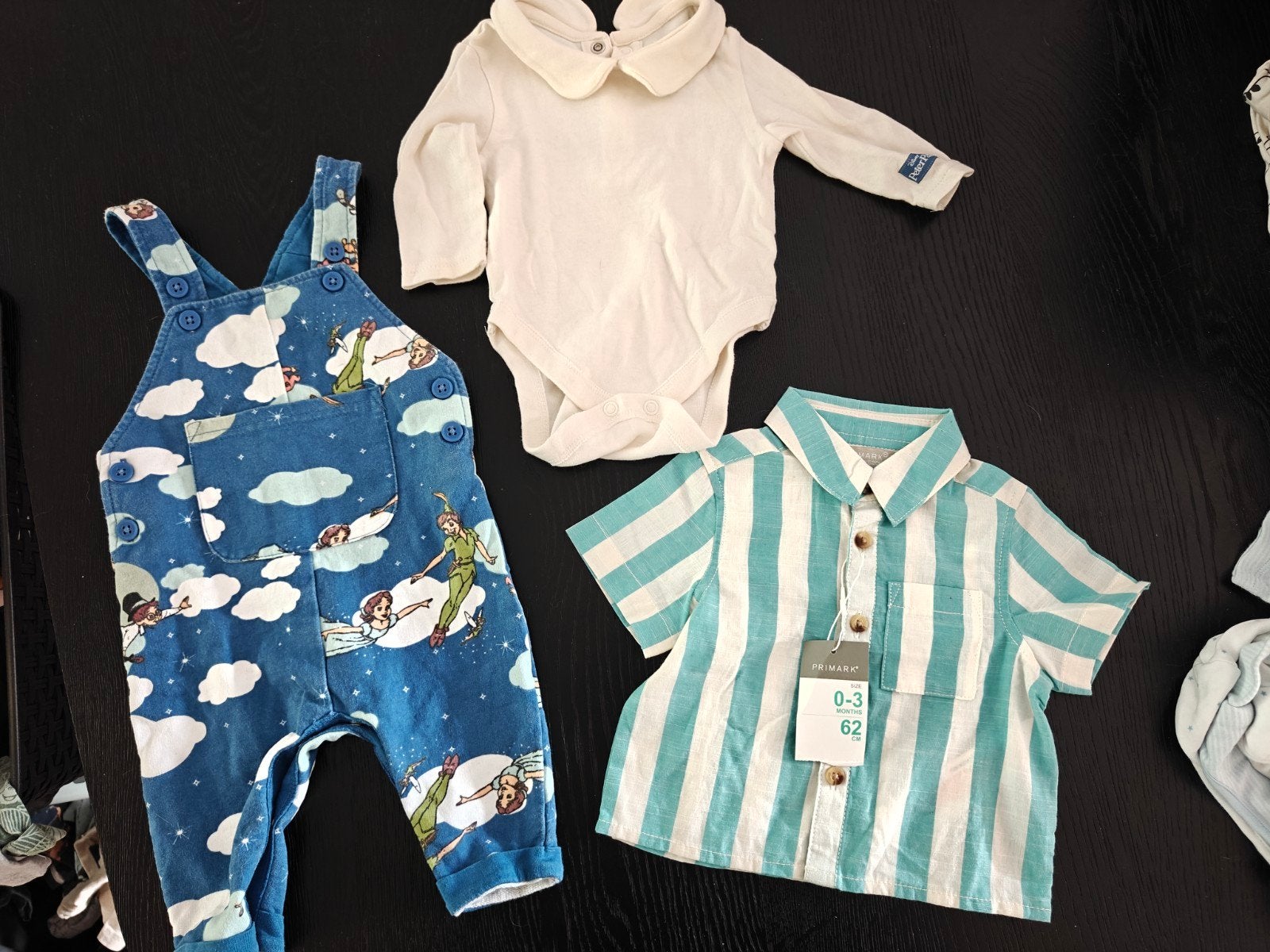 Leuke babykleding set: Peter Pan salopette & Primark shirt, Ophalen of Verzenden, Zo goed als nieuw, Disney Baby / Primark, Jongetje of Meisje