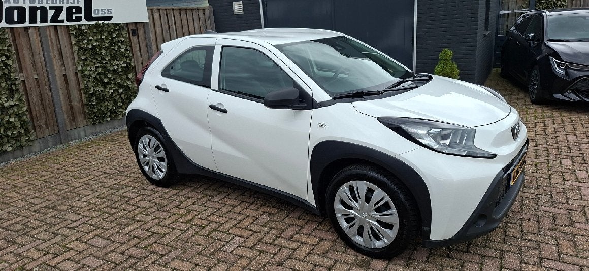 Toyota Aygo X 1.0 VVT-i MT Car-play (bj 2022), Auto's, Dealer onderhouden, Stof, Gebruikt, Wit